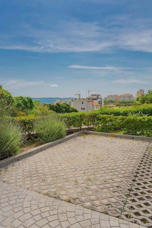 New Delux Green Garden Apartment With Hotube **** Split