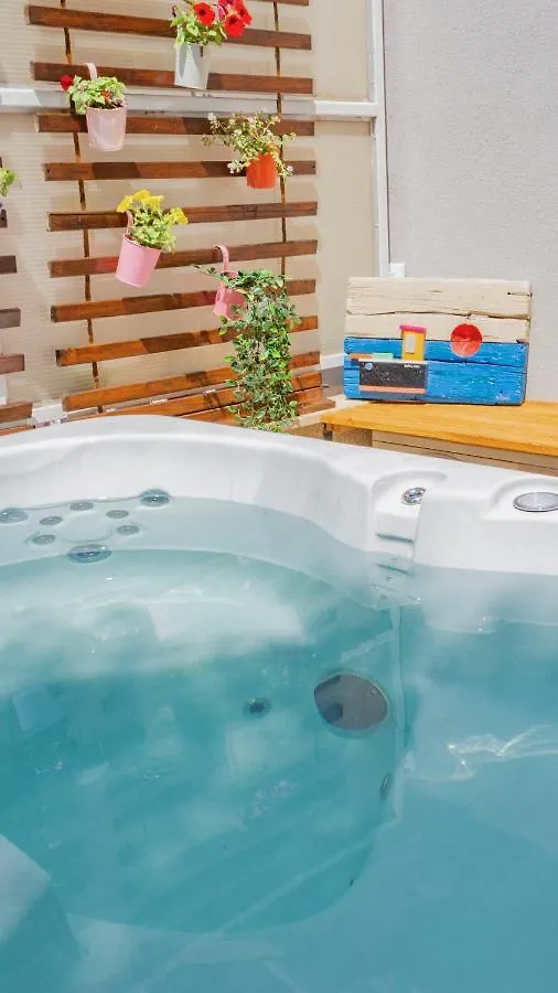 New Delux Green Garden Apartment With Hotube **** Split