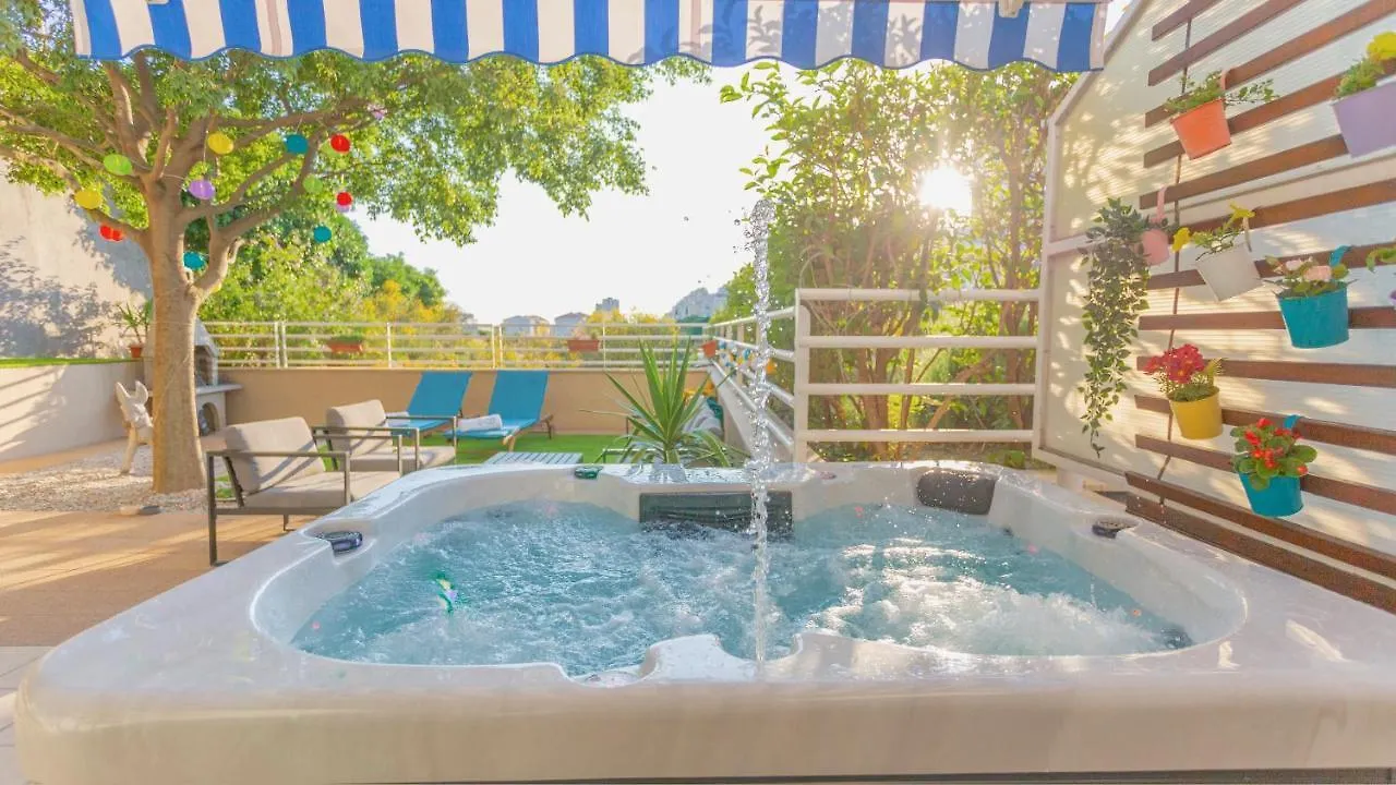 New Delux Green Garden Apartment With Hotube **** Split