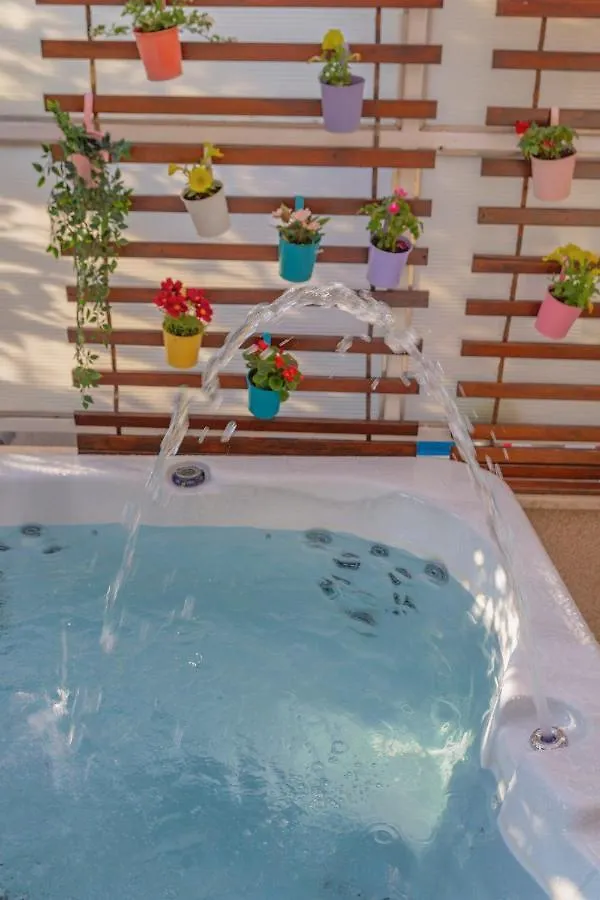 New Delux Green Garden Apartment With Hotube **** Split