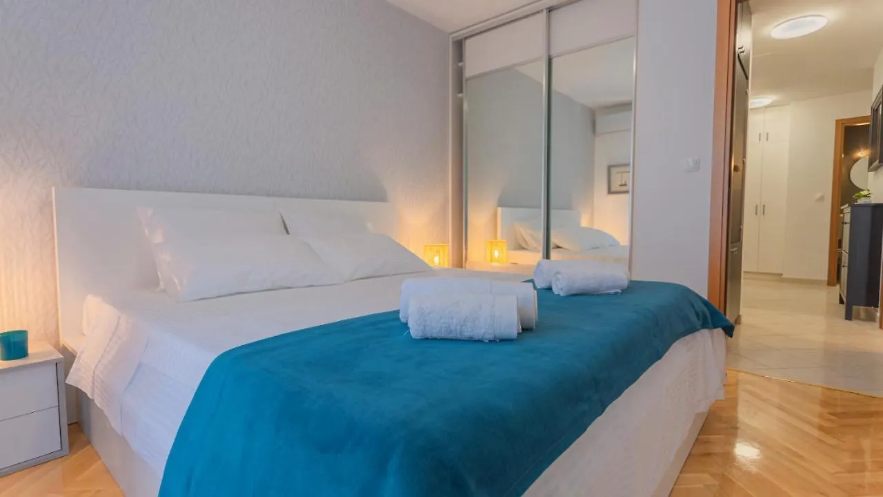 New Delux Green Garden Apartment With Hotube **** Split
