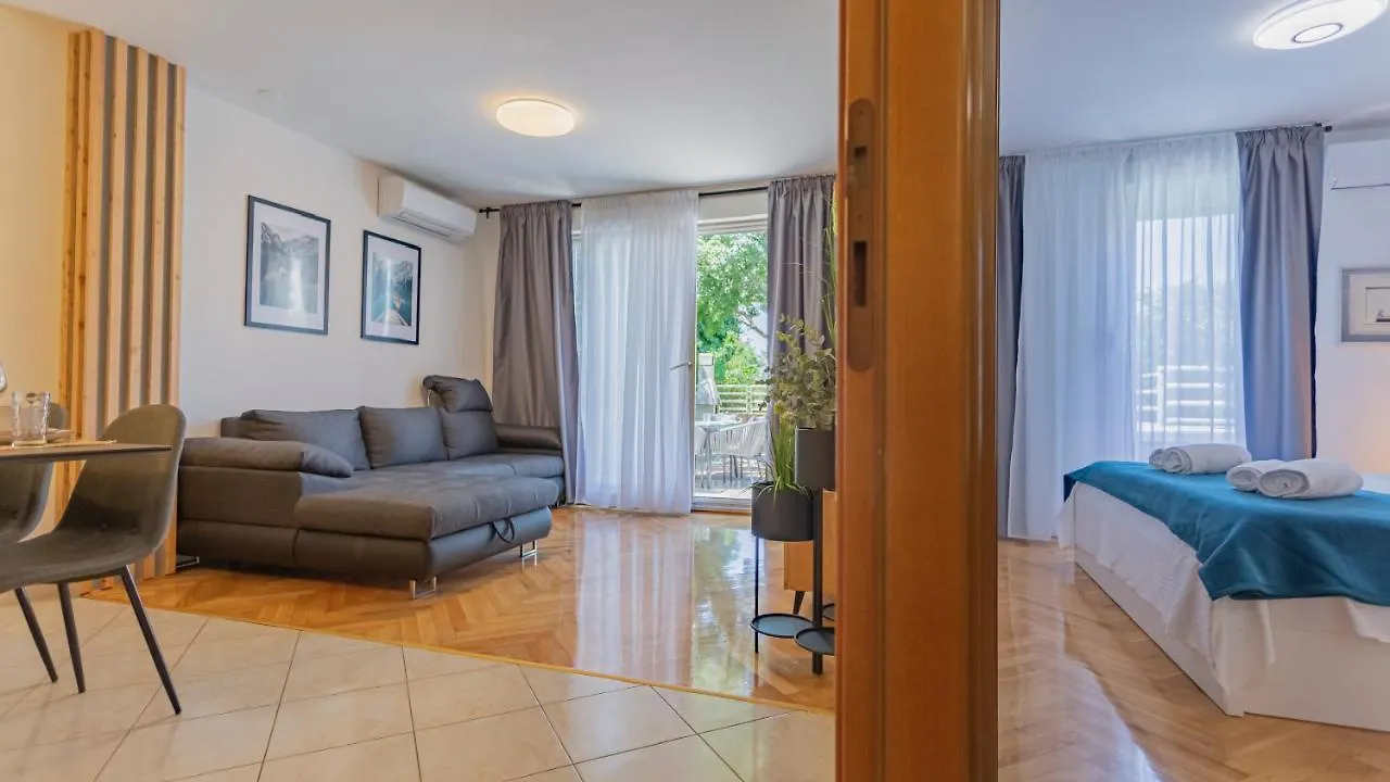 New Delux Green Garden Apartment With Hotube **** Split Croatia