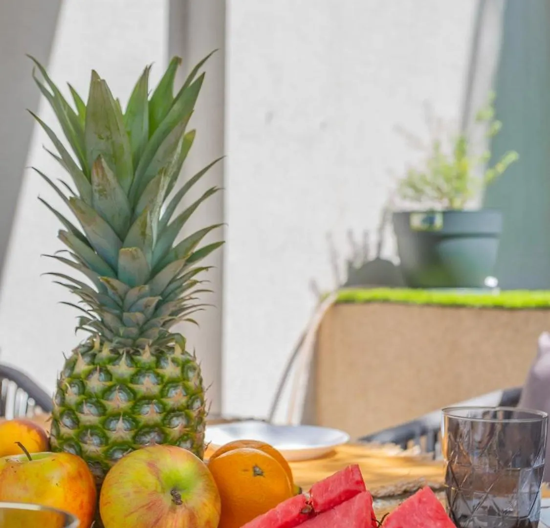 New Delux Green Garden Apartment With Hotube **** Split Croatia
