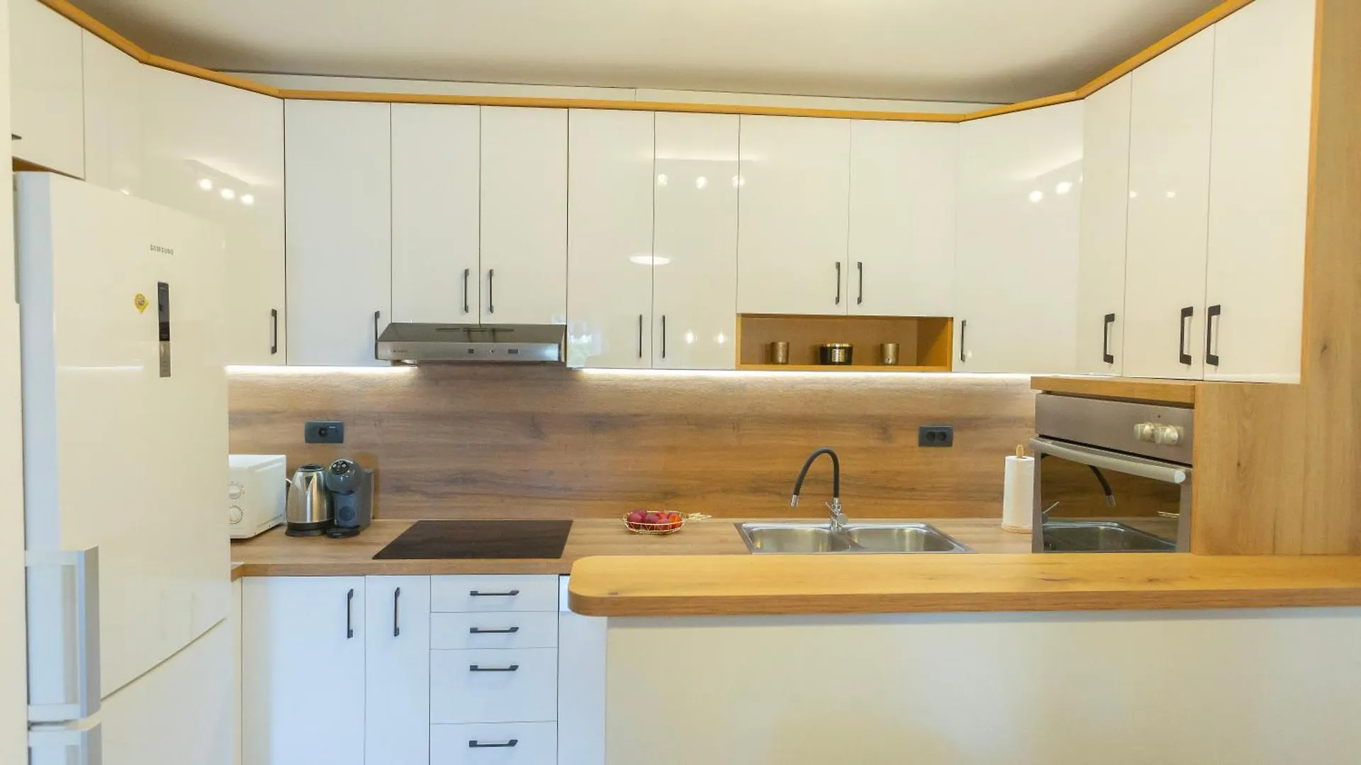 New Delux Green Garden Apartment With Hotube **** Split