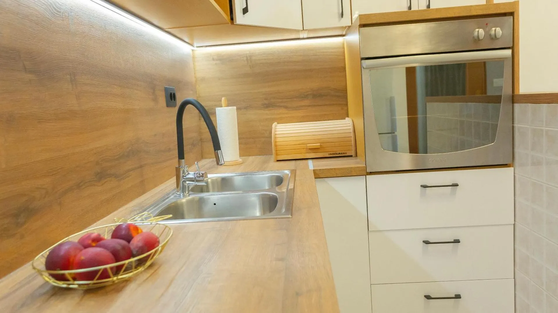 New Delux Green Garden Apartment With Hotube **** Split