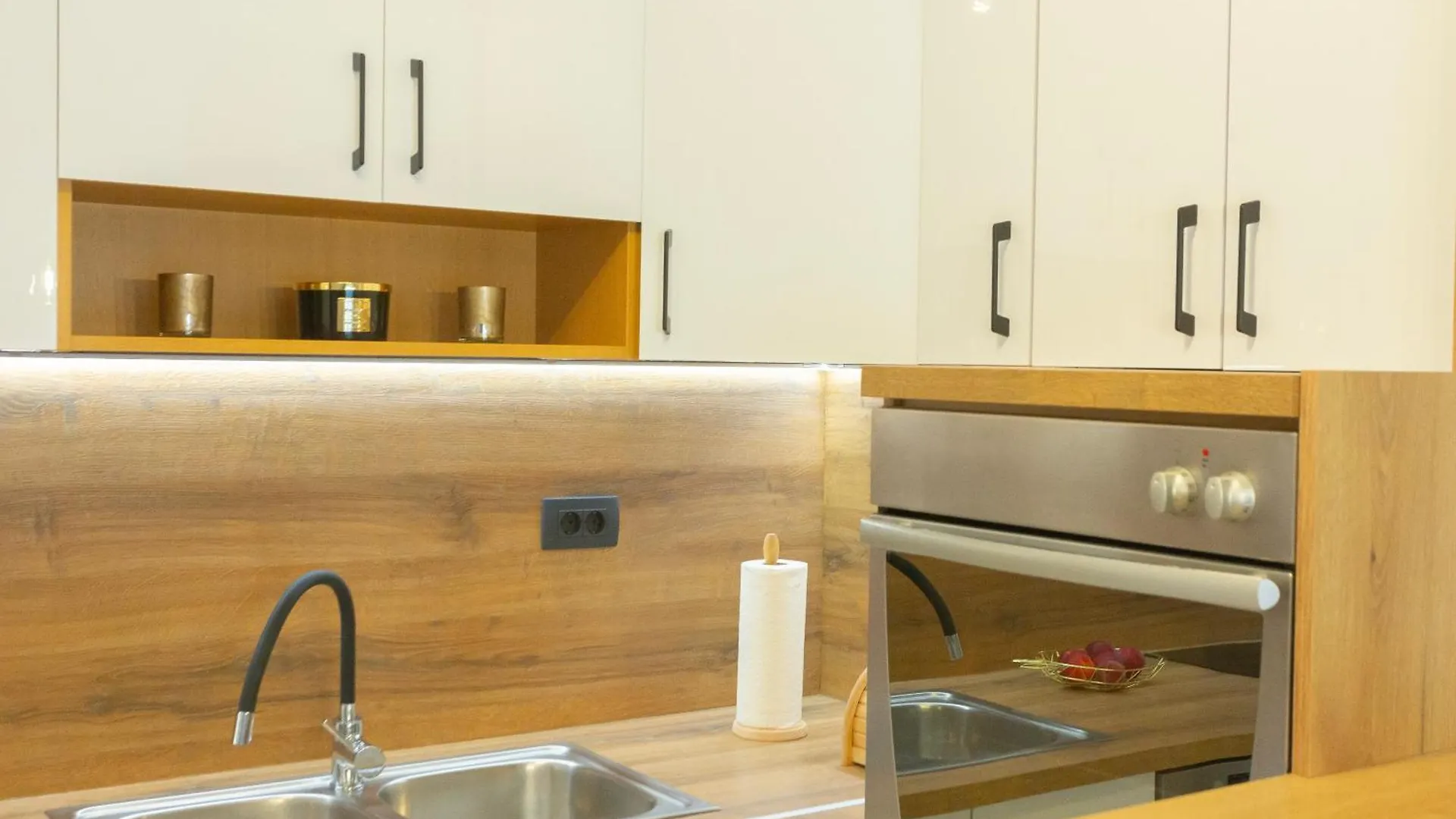 New Delux Green Garden Apartment With Hotube **** Split