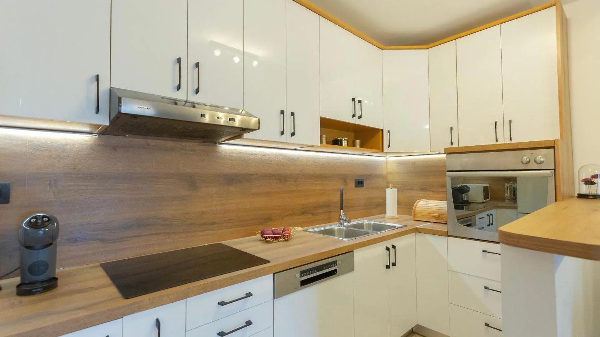 New Delux Green Garden Apartment With Hotube **** Split
